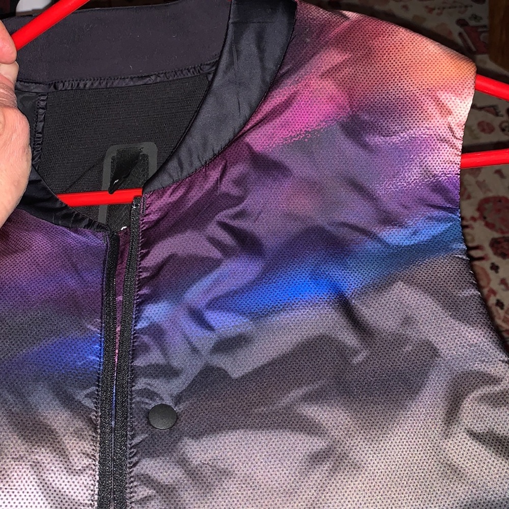 Lulu vest- in/out pockets, brand new, mny details